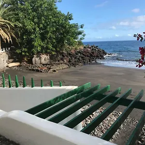 apartamento-playa-chica-tenerife.in-canary-islands.com/